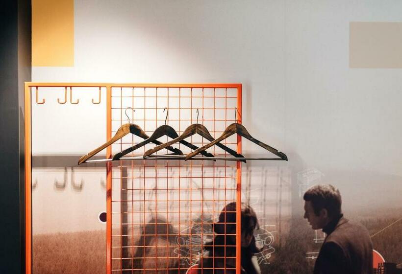 חדר דחוקס עם מיטת קינג, Bullitt