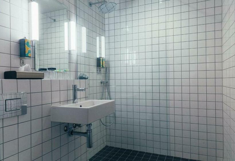 חדר דחוקס עם מיטת קינג, Bullitt