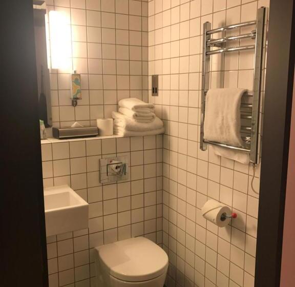 חדר דלוקס, Bullitt