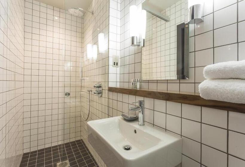 חדר דלוקס, Bullitt