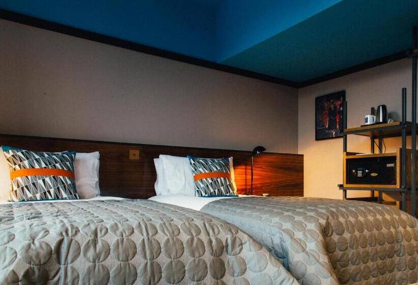 חדר דלוקס, Bullitt