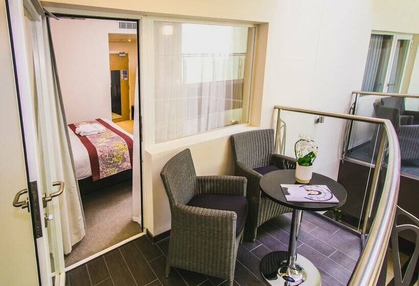 חדר ביזנס, Mannin