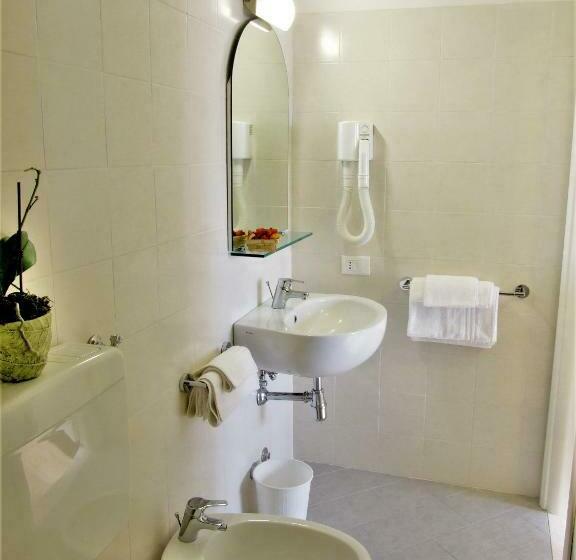 Номер Стандарт, Manuela