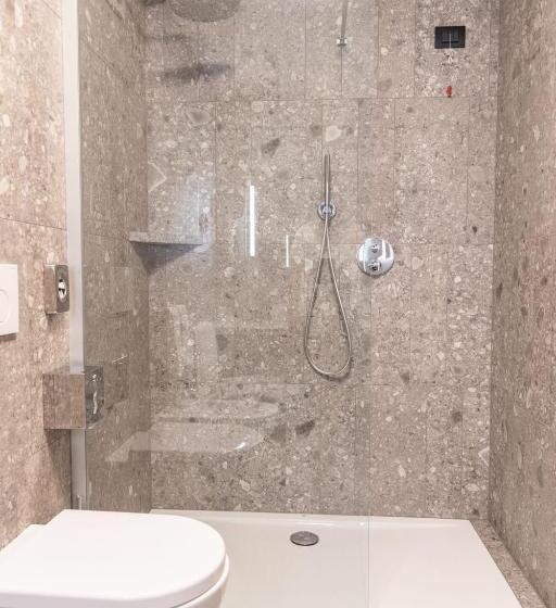 ２ベッドルームアパートメント, Olimpia