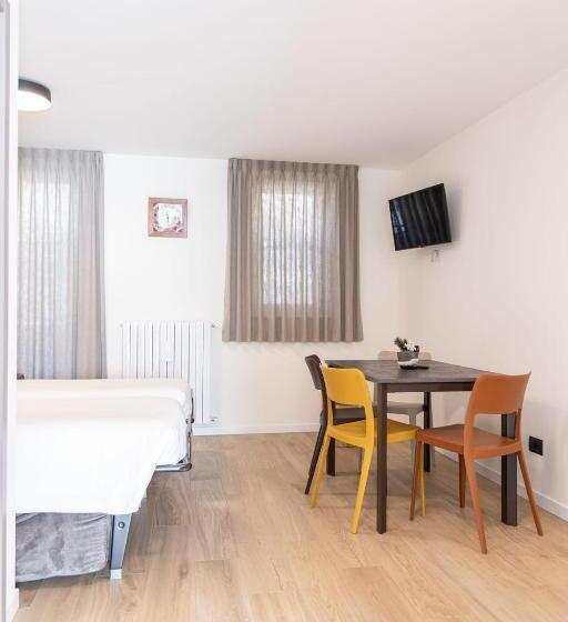 ２ベッドルームアパートメント, Olimpia