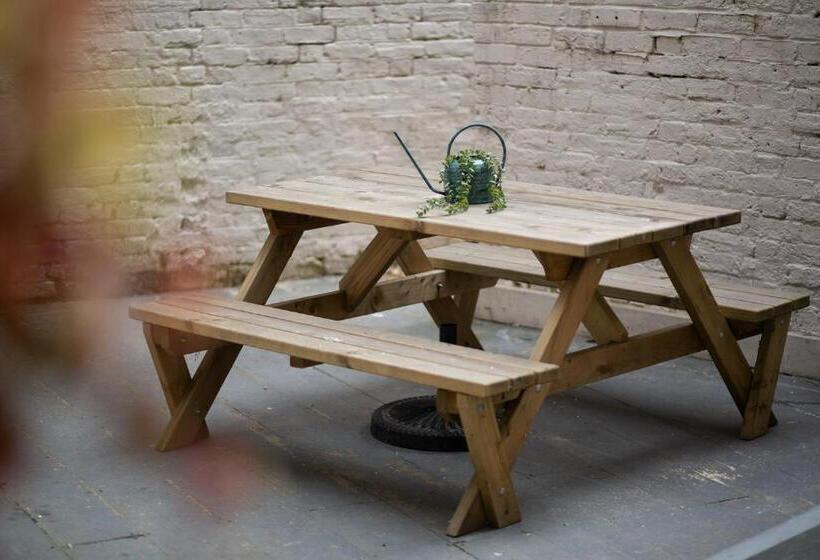 テラス付き１ベッドルームアパートメント, One Warwick Park