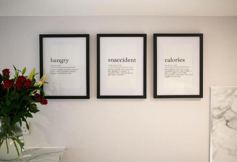 テラス付き１ベッドルームアパートメント, One Warwick Park