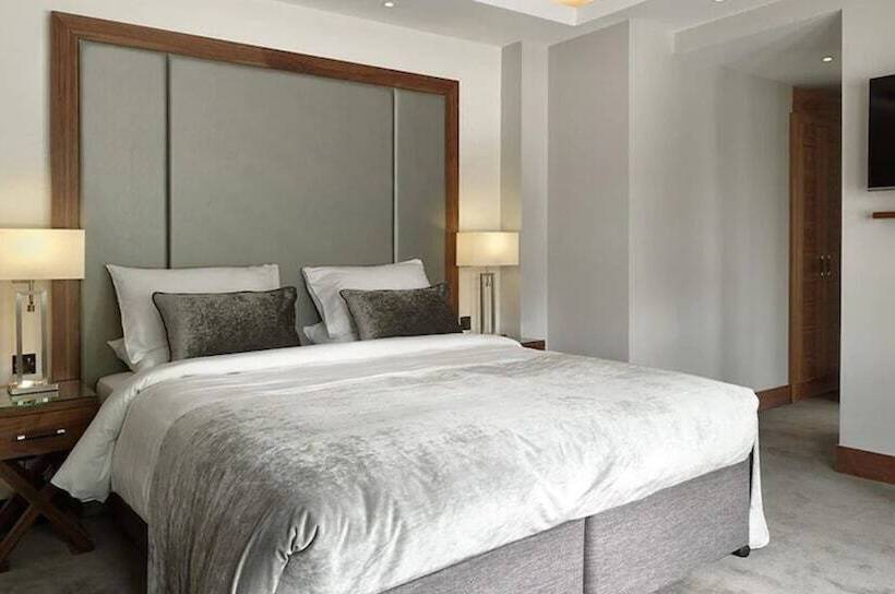 デラックスルーム, One Warwick Park