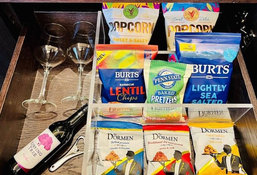 ジュニアスイート, One Warwick Park