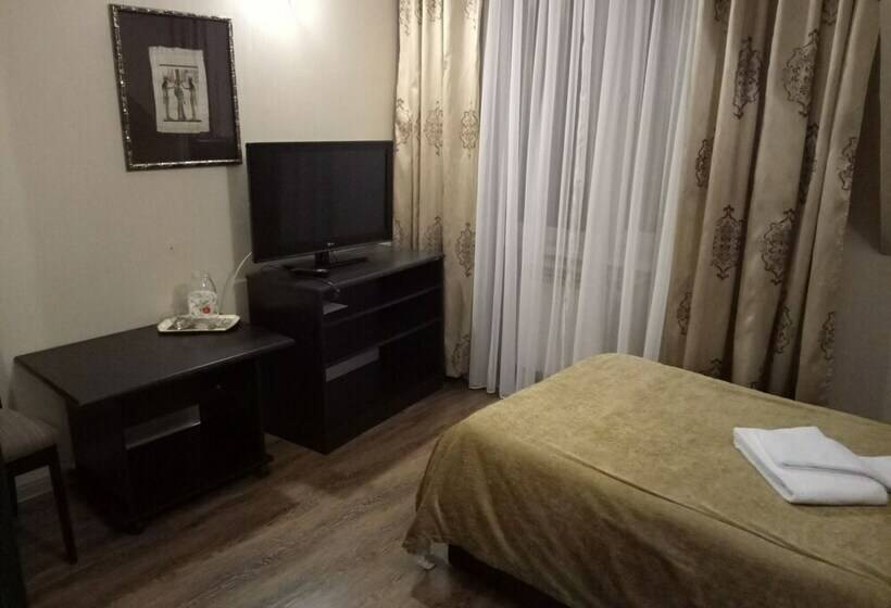 اتاق استاندارد یک نفره, Piramida