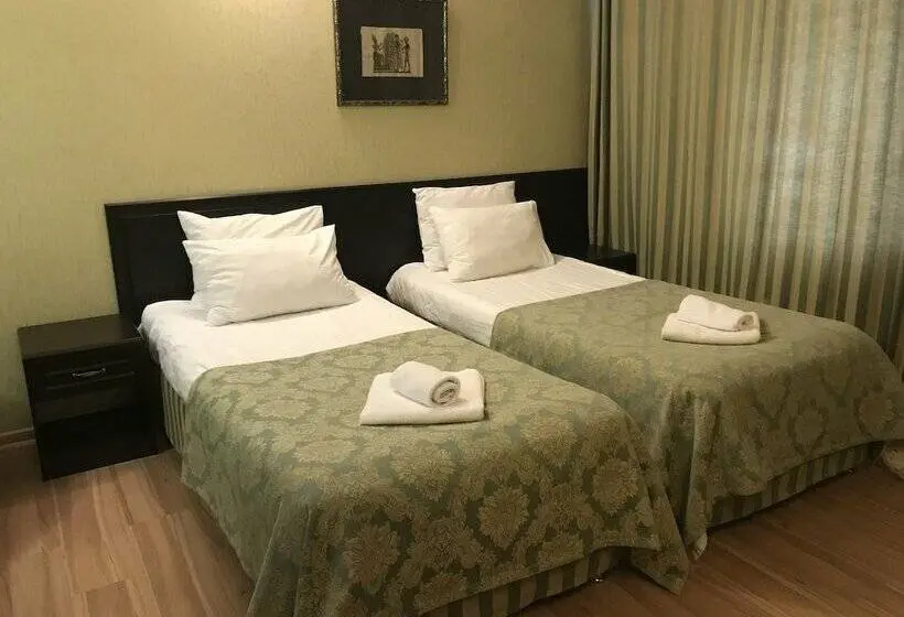 Standard-huone, Piramida