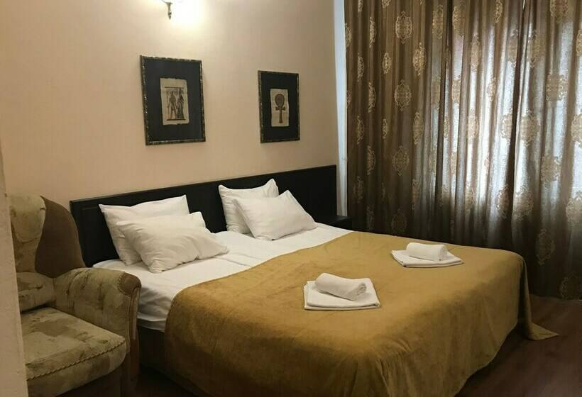 اتاق استاندارد, Piramida