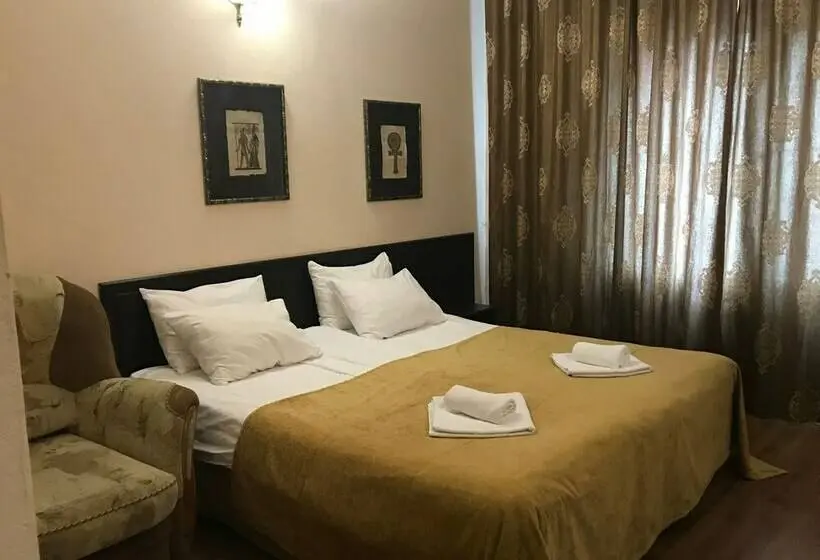 Standard-huone, Piramida