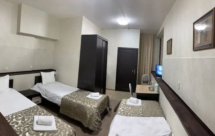 Economy Triple Room, Piramida