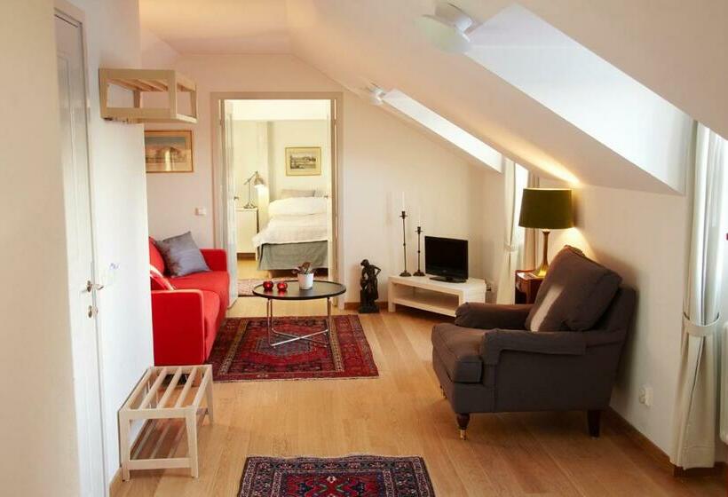 דירת חדר, Lady Hamilton Apartments