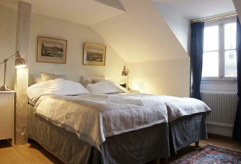 דירת חדר, Lady Hamilton Apartments