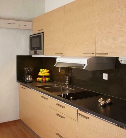 דירת חדר, Lady Hamilton Apartments