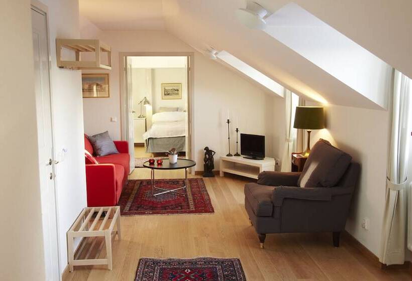 דירת חדר, Lady Hamilton Apartments