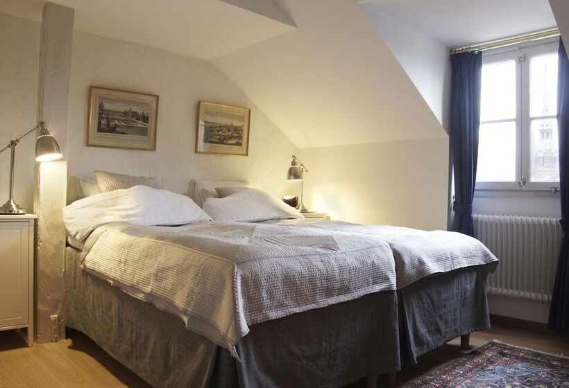 דירת חדר, Lady Hamilton Apartments