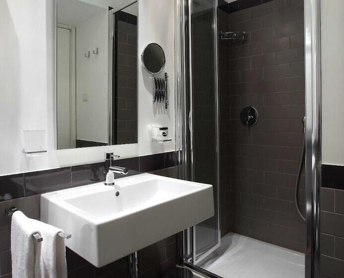 اتاق کلاسیک, Residence Regola
