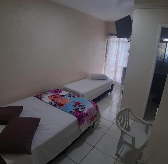 غرفة قياسية ثلاثية مزودة بشرفة, Visk Palace Hotel E Restaurante