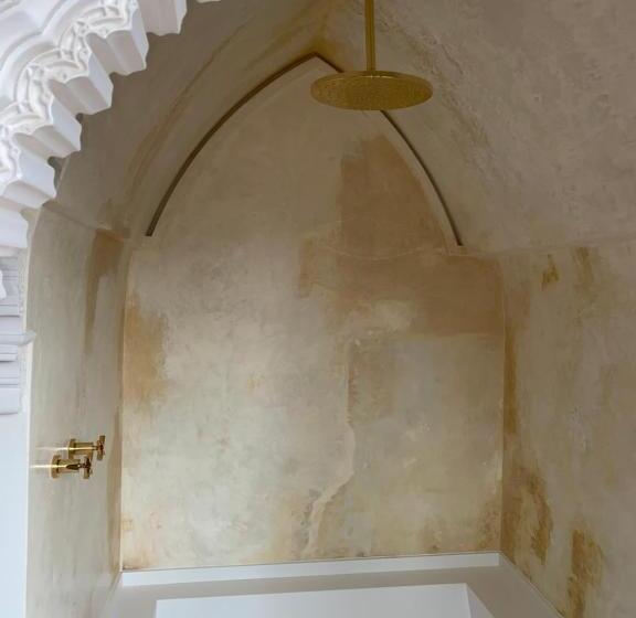 اتاق لوکس, La Casa Juan Ranas