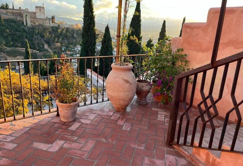 اتاق لوکس با چشم‌انداز, La Casa Juan Ranas