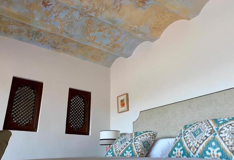 اتاق لوکس با چشم‌انداز, La Casa Juan Ranas