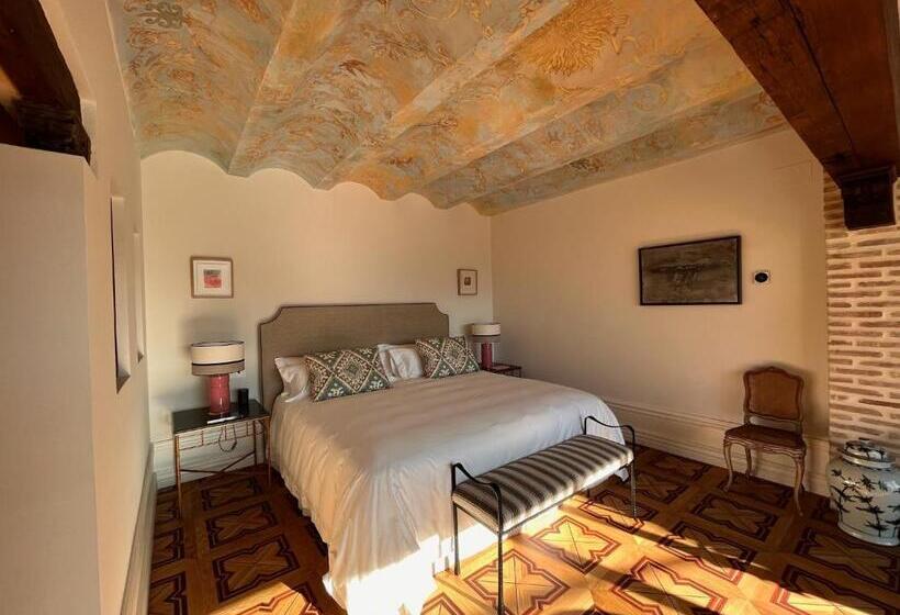 اتاق لوکس با چشم‌انداز, La Casa Juan Ranas