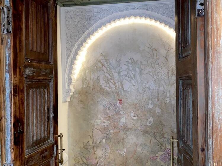 اتاق لوکس, La Casa Juan Ranas