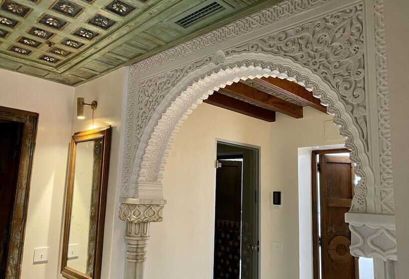 اتاق لوکس, La Casa Juan Ranas