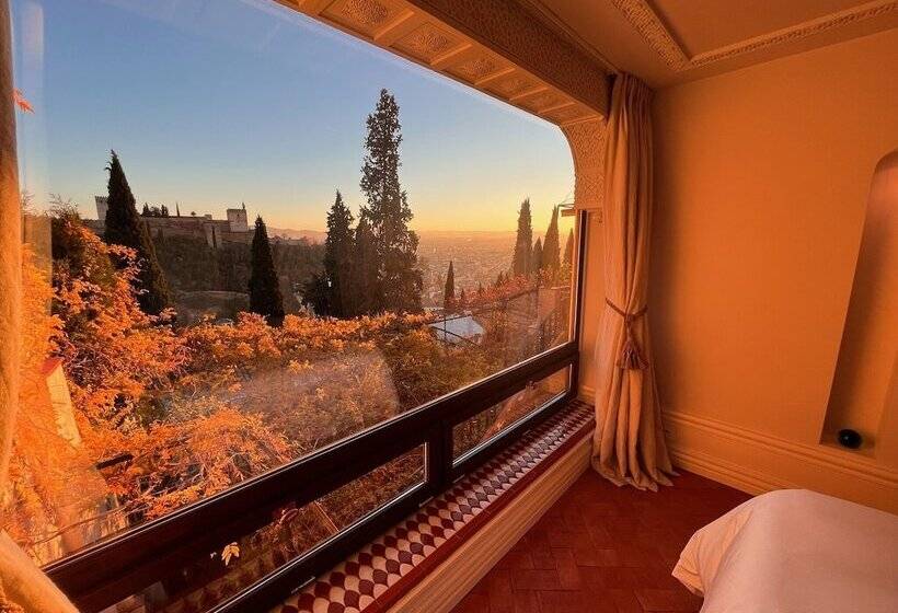 اتاق لوکس, La Casa Juan Ranas