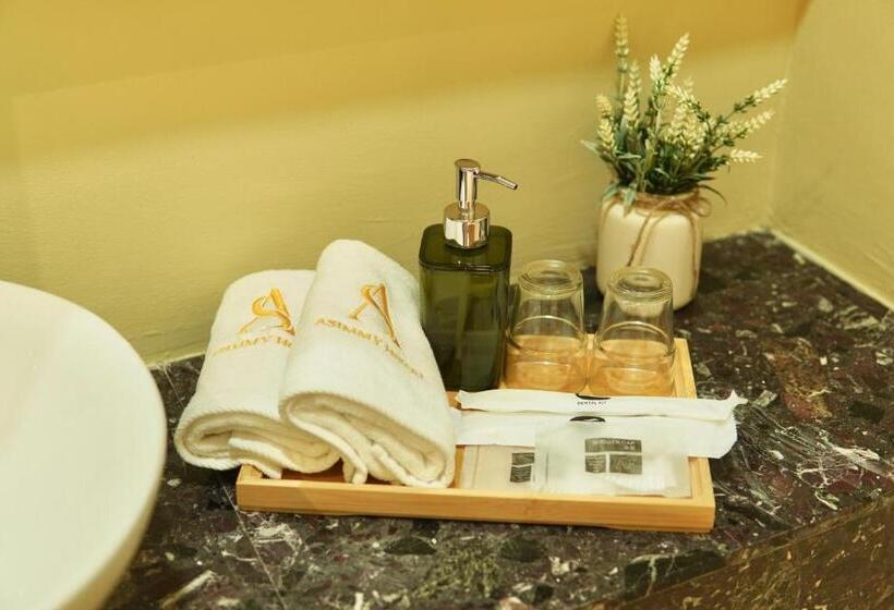 חדר משפחתי, Asimmy