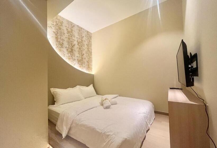 חדר דלוקס, Asimmy