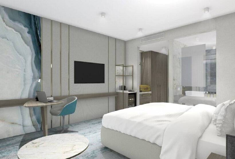 Suite with lake view, Crowne Plaza Constanta   Mamaia Beach, An Ihg