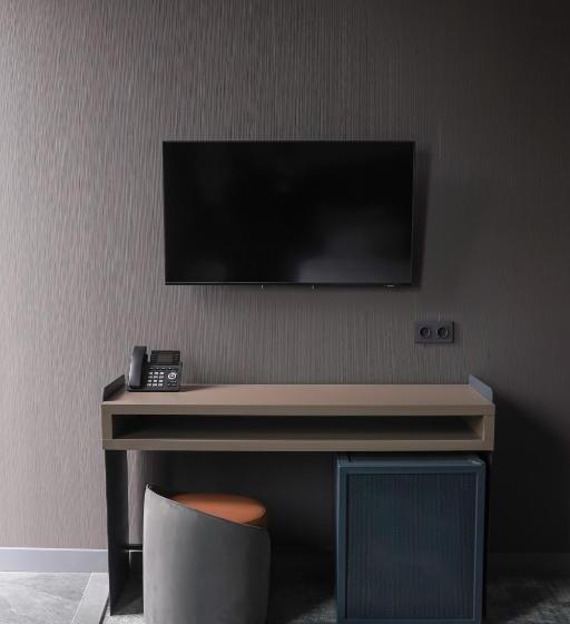 اتاق لوکس, Qarvasla