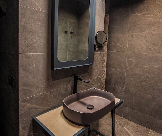 اتاق خانوادگی, Qarvasla