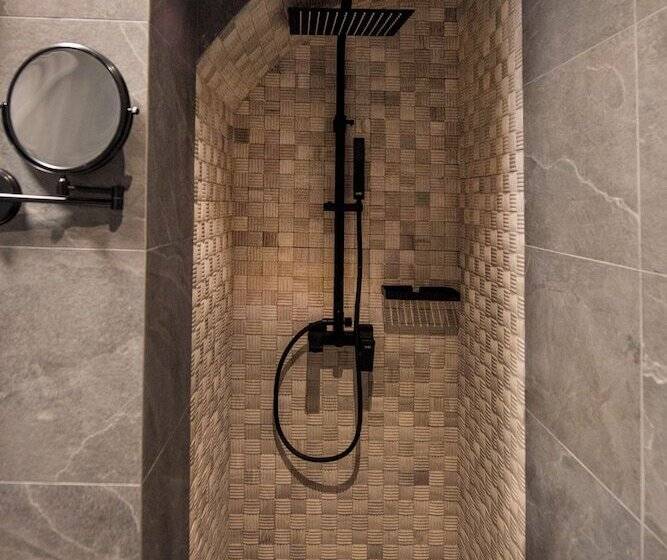 اتاق خانوادگی, Qarvasla