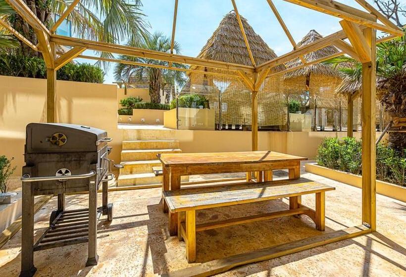 プールビュースタンダードルーム, Latterace Resort