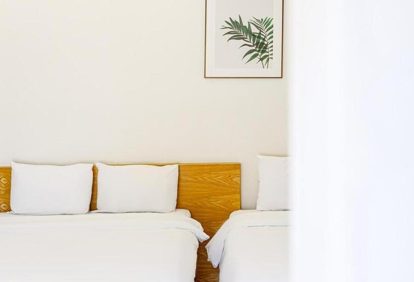 プールビュースタンダードルーム, Latterace Resort