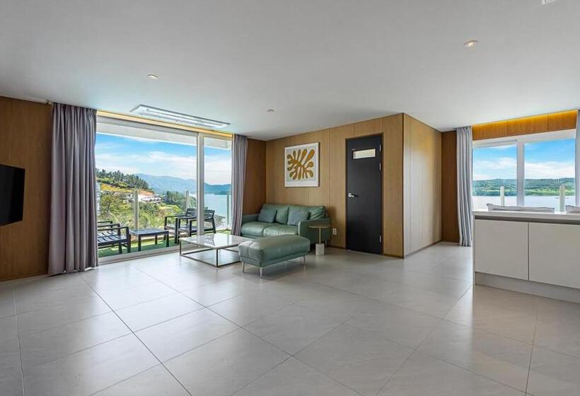 オーシャンビュースイート, Latterace Resort