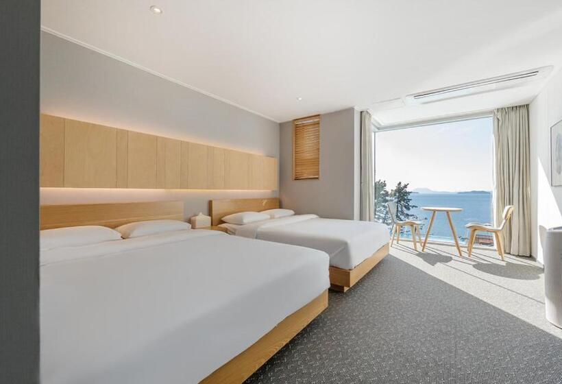 클럽실 풀장 뷰, Latterace Resort