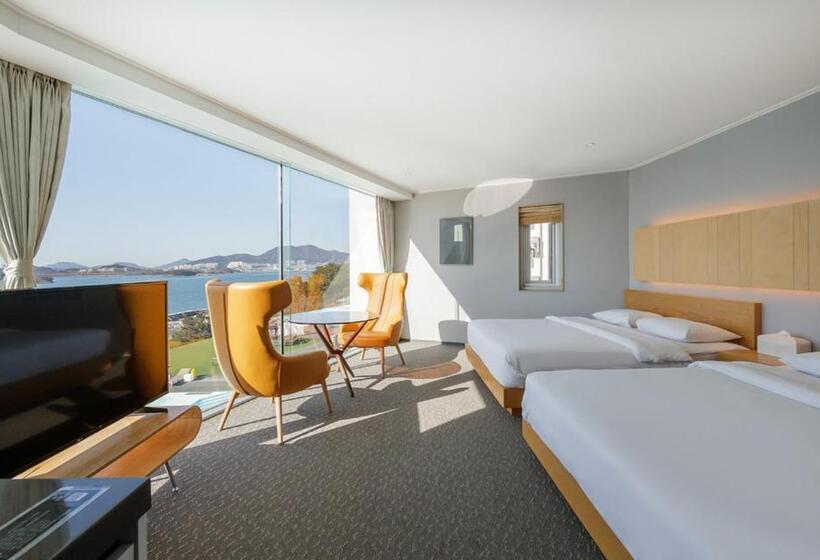 클럽실 풀장 뷰, Latterace Resort
