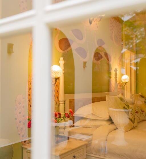 Standard Room, Laalee