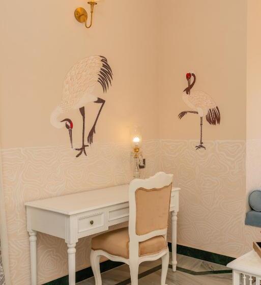 豪华房间, Laalee