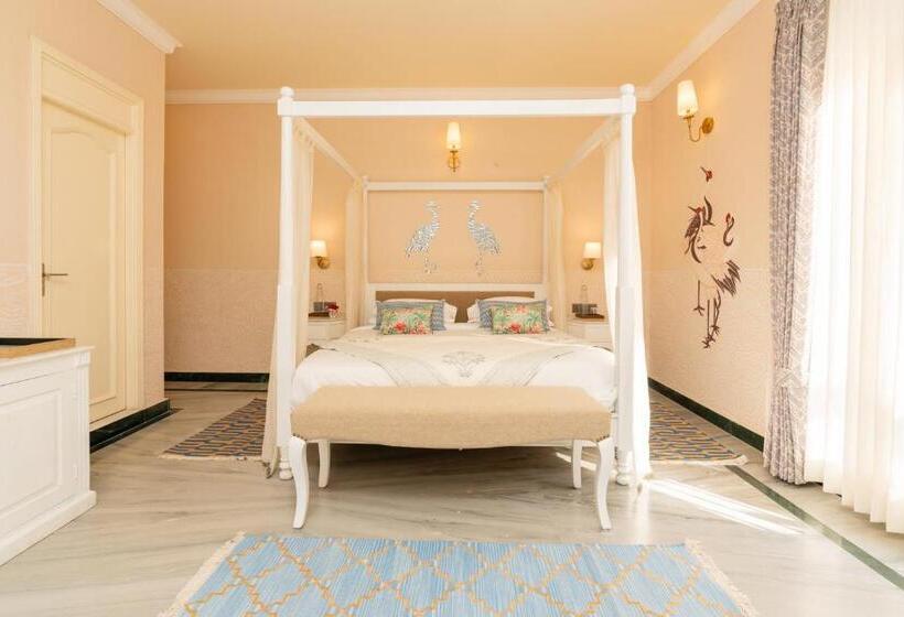 豪华房间, Laalee