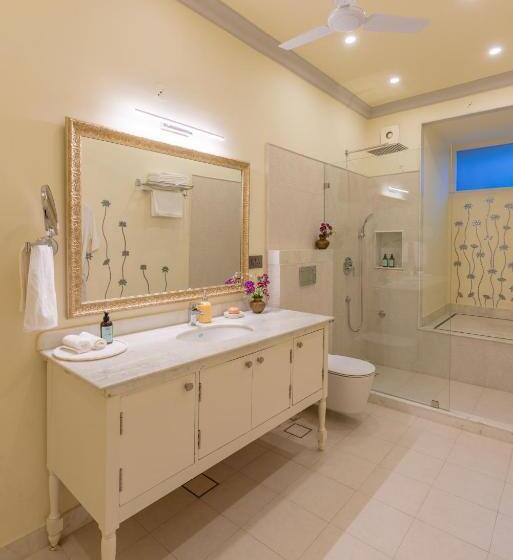 Standard Room, Laalee