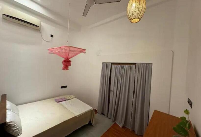 スタンダードルーム, Room In Villa   Surf 247 Weligama   Deluxe Double Room With Side Sea View