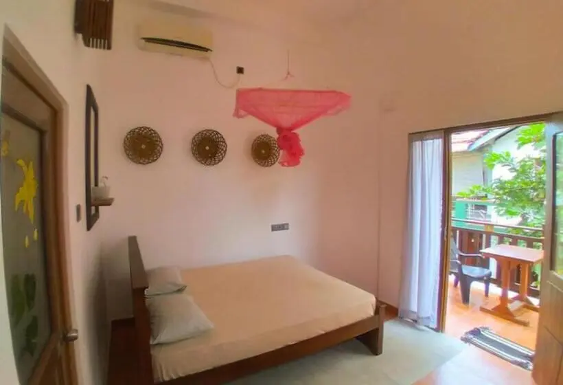 スタンダードルーム, Room In Villa   Surf 247 Weligama   Deluxe Double Room With Side Sea View