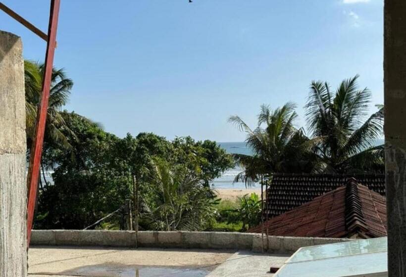 スタンダードルーム, Room In Villa   Surf 247 Weligama   Deluxe Double Room With Side Sea View